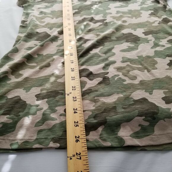 Susina T-Shirt Green Camo Short Sleeve Women's Size Medium Basic Lightweight New - Picture 7 of 7